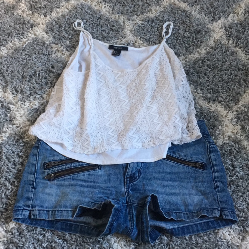 American Eagle jean shorts with zipper detail!